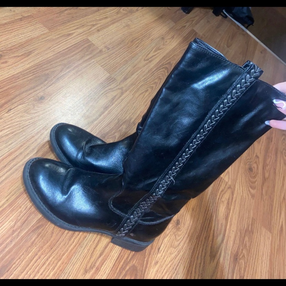 Black boots